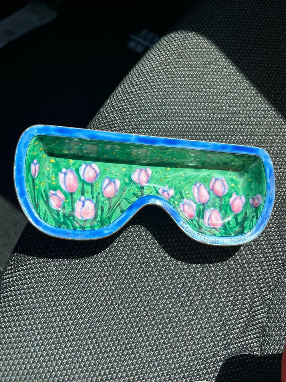 Hand-Painted Ceramic Sunglass Tray – Pink Tulip Design